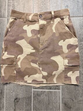 Hollister Neutral Camo Cargo Mini Skirt - Tan & Cream Size 1